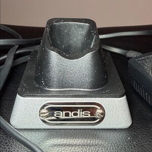 Andis Master Cordless Li Charging Stand